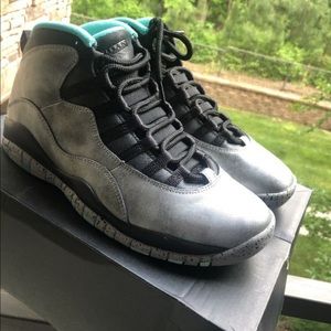 Air Jordan 10 Retro “Lady Liberty”